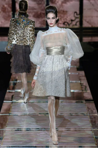 Look 18
